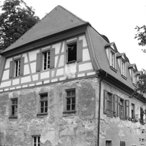 Schwarz-weiß Foto der Papiermuehle in Wolfsbronn